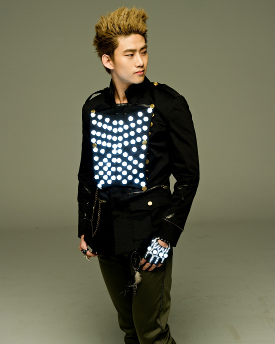2PM_profile_Taecyeon_01