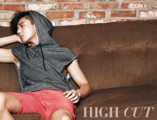 유아인 현아화보2