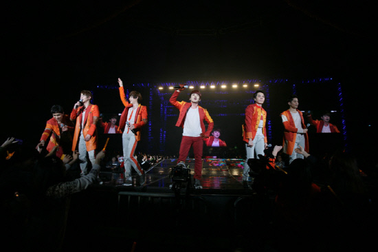 신화, 타이페이 공연도 대성황. 다음은 일본에서…