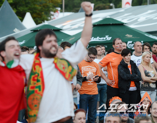 [유로포토] 열 받은 네덜란드 여성 