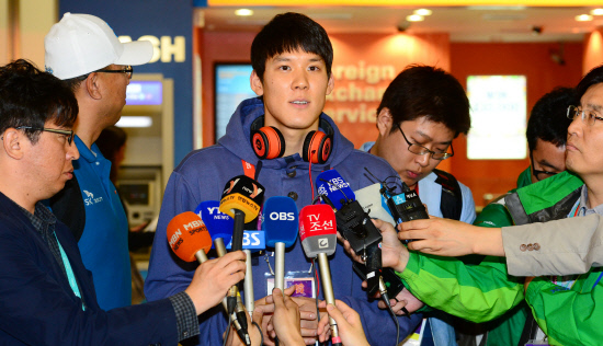 0721박태환런던도착안훈006