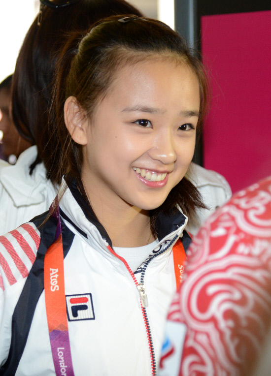 0721손연재런던도착안훈007