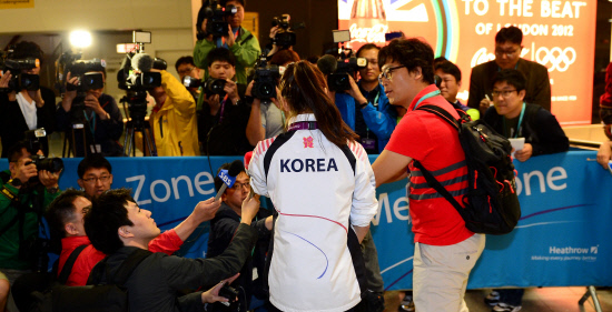 0721손연재입국송정헌002