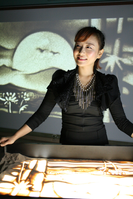 비주얼아트연구소--샌드아트를_소개하는_작가_지수