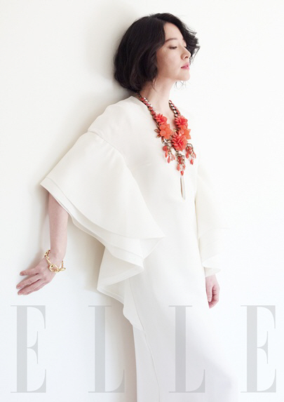 이영애, 쌍둥이 아들-딸과 첫 가족화보 '화기애애'