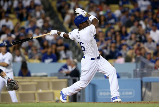 데뷔 두번째 경기였던 지난 5일&36341;한국시각&36597; 샌디에이고전에서 연타석 홈런을 날린 야시엘 푸이그&21745; 사진캡쳐=LA다저스 공식 트위터