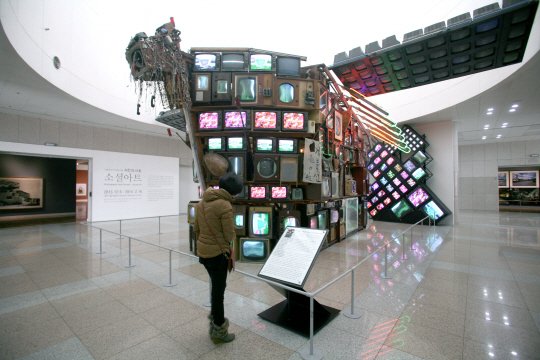 대전시립미술관의 백남준 비디오아트 설치작품