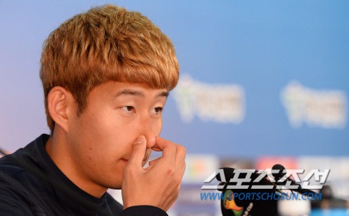 훈련전 인터뷰를 하고 있는 손흥민. 이구아수(브라질)=최문영 기자 deer@sportschosun.com