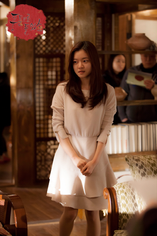 [스타일 콕 읽어주는 기자]'작은사모님' 고아성의 마음을 훔친 '파스텔 블루 VS핑크'