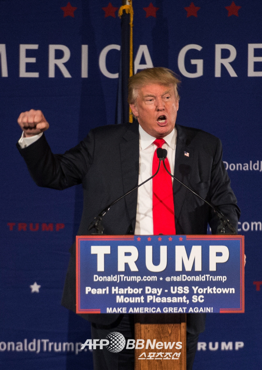 -DONALD-TRUMP-HOLDS-PEARL-HARBOR-DAY-RALLY-AT-USS-YORKTOWN