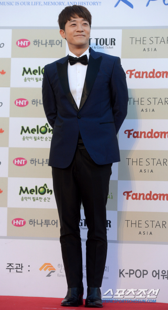 [포토] 알렉스, 턱시도가 잘 어울려~