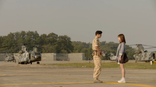 잠든 연애세포 깨운 '태후' 강모연 선생 패션 탄생비화