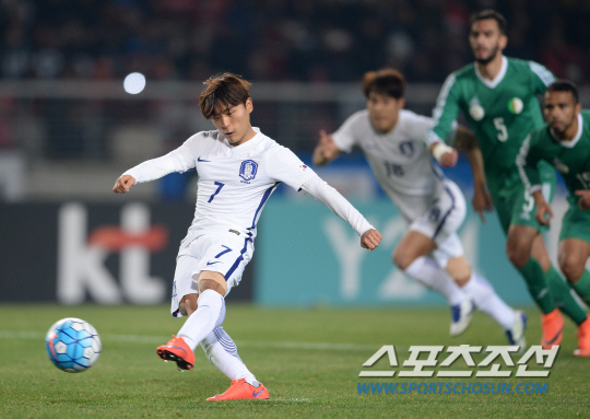 [포토] 문창진, 침착하게 골로 연결시키는 패널티킥!