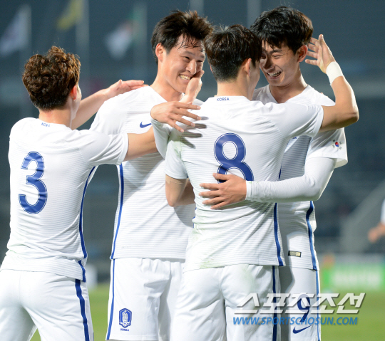 [포토] 이창민 선제골, 기뻐하는 동료들!