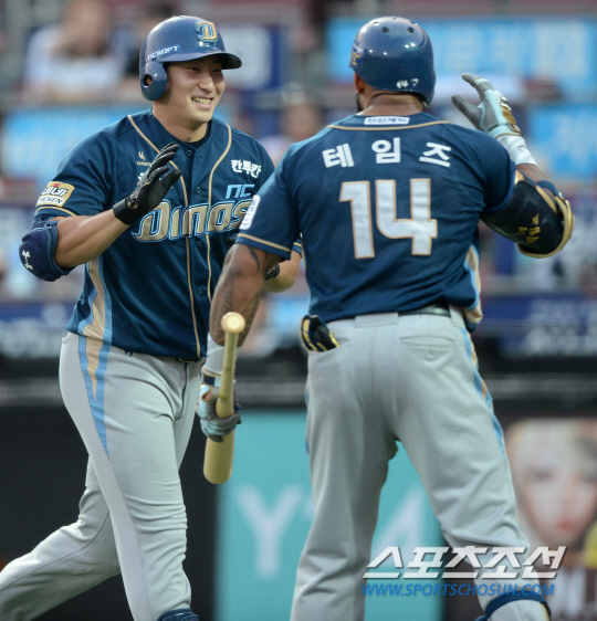 [포토] 만루포 나성범, 환하게 웃음 지으며 홈인~