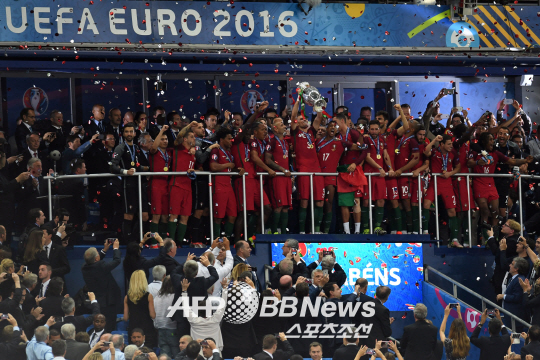 FBL-EURO-2016-MATCH51-POR-FRA-TROPHY