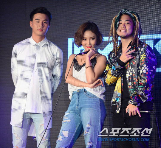 베이식(왼쪽부터), 마마우 화사, G2