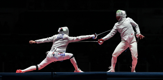 김정환 사브르 동메달남자펜싱 김정환이 10일(현지시간) 브라질 리우데자네이루 바하 올림픽파크 카리오카 경기장3에서 열린 펜싱 남자 개인 사브르 동메달 결정전에서 이란의 모이타바 아베디니를 상대로 마지막 점수를 올리고 있다/2016.8.10/ 리우데자네이루=올림픽사진공동취재단 J