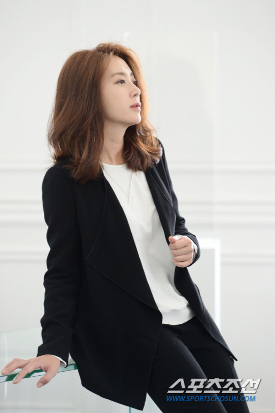 [독점!스타라치] 18년 만에 악녀 변신 앞둔 송윤아의 두 얼굴