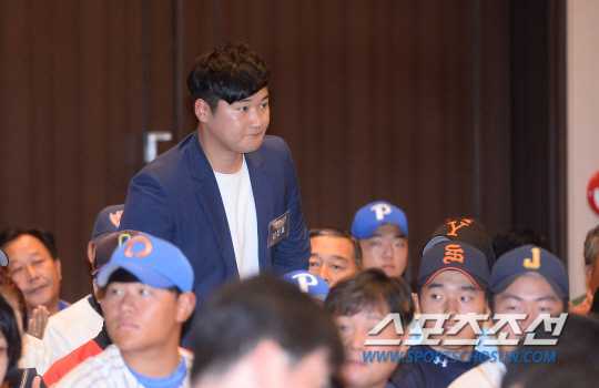 [포토] NC에 8순위 지명되는 포수 신진호