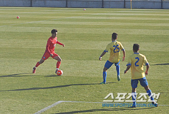 22일 포르투갈 리스본에서 신태용호가 포르투갈 전지훈련 첫번째 연습경기를 가졌다. 백승호가 드리블하고 있다. 리스본(포르투갈)=이건 스포츠조선닷컴 기자