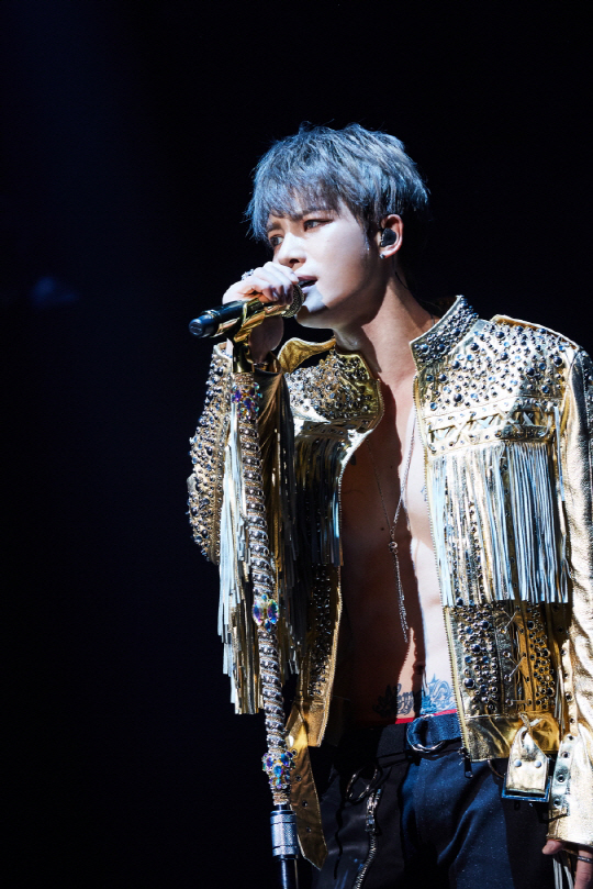 "할로윈 컨셉트"…김재중, 뜨겁게 소통한 사이타마 콘서트