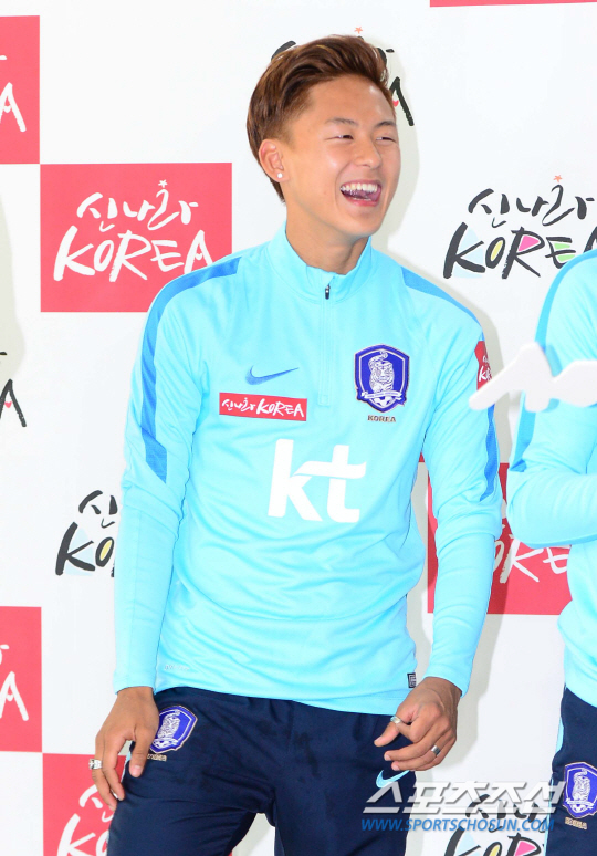 U-20 대표팀 미디어 데이가 1일 오후 경기도 파주NFC에서 열렸다. 미디어 데이 행사에서 이승우가 포즈를 취하고 있다.파주=김경민 기자 kyungmin@sportschosun.com / 2017.05.01.