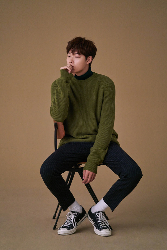 "이 눈빛, 빠져든다" 류준열 '출구없는 현실 남친 매력'[화보]