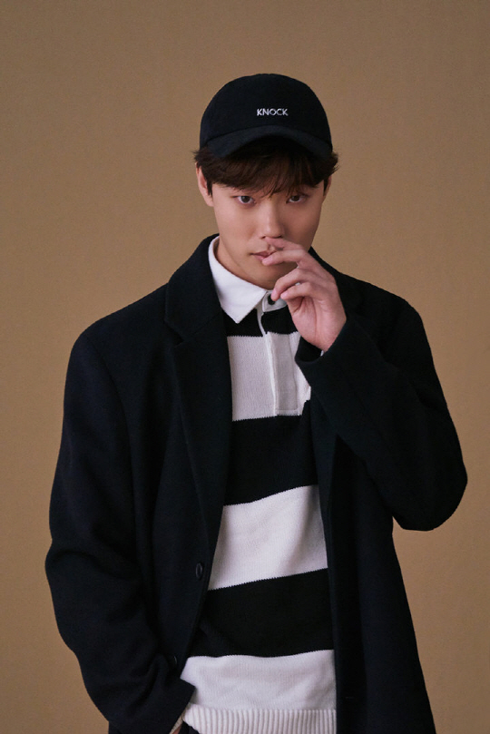 "이 눈빛, 빠져든다" 류준열 '출구없는 현실 남친 매력'[화보]