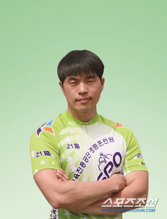 황인혁.