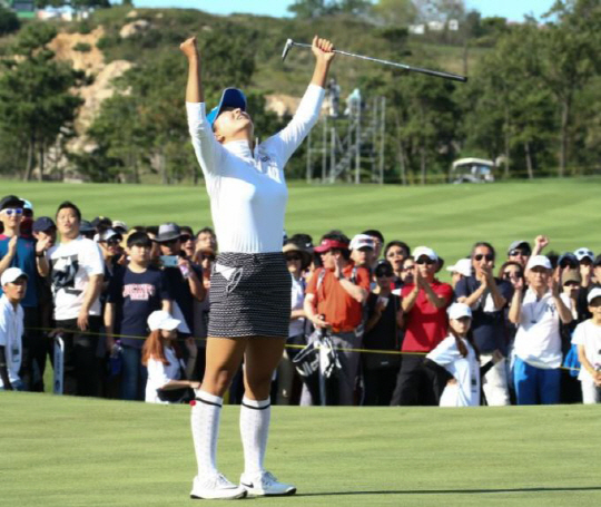 고진영, LPGA 데뷔전부터 우승...슈퍼루키 계보 잇는 쾌거
