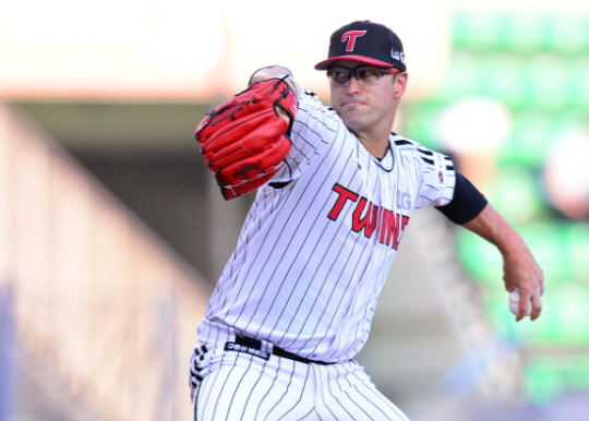 LG 출신 허프, NPB 데뷔전 홈런 3방 맞고 무너져