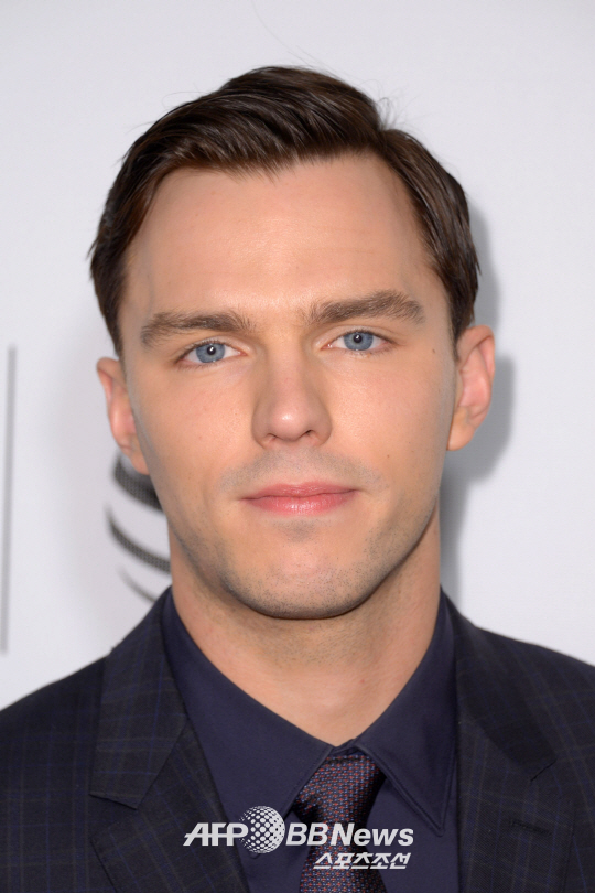 [SC할리우드]니콜라스 홀트, 아빠된다...4살 연하 여친 임신 | 스포츠조선