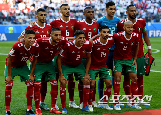 2018 러시아월드컵 모로코와 이란의 조별예선 경기가 16일 새벽(한국시각) 상트페테르부르크 스타디움에서 열렸다. 모로코 선수들이 경기 전 기념촬영을 하고 있다. 상트페테르부르크(러시아)정재근 기자 cjg@sportschosun.com