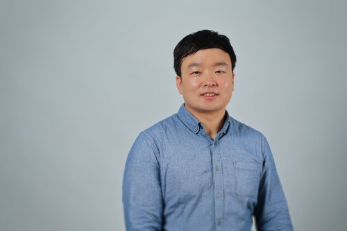 (울산=연합뉴스) UNIST는 액체가 피부 같은 표면에 스며드는 속도를 연구한 결과가 나왔다고 22일 밝혔다. 이 연구를 한 이동욱 에너지 및 화학공학부 교수. 2018.7.22 [UNIST 제공=연합뉴스]