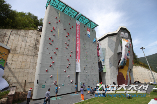 자료- 대한산악연맹, '2017년 제26회 회장배 전국청소년 대회' 모습.