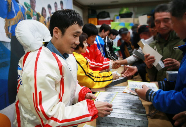 경정 고객과 함께하는 팬사인회 개최