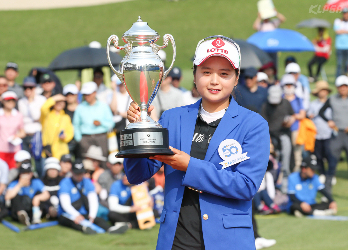 최혜진, 2주연속 우승 2승 선착.."샷감좋아 찬스 많았다"