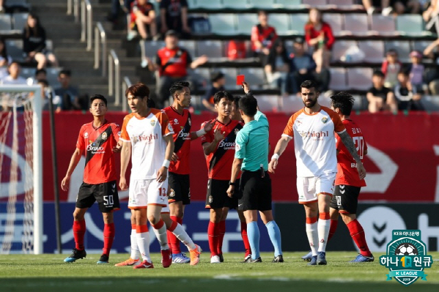 [K리그1 현장리뷰]'제리치 시즌 1~2호골' 강원, 경남에 2대0 승 '2연승+6위 도약'