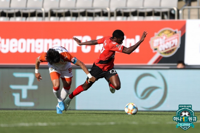 [K리그1 현장리뷰]'제리치 시즌 1~2호골' 강원, 경남에 2대0 승 '2연승+6위 도약'