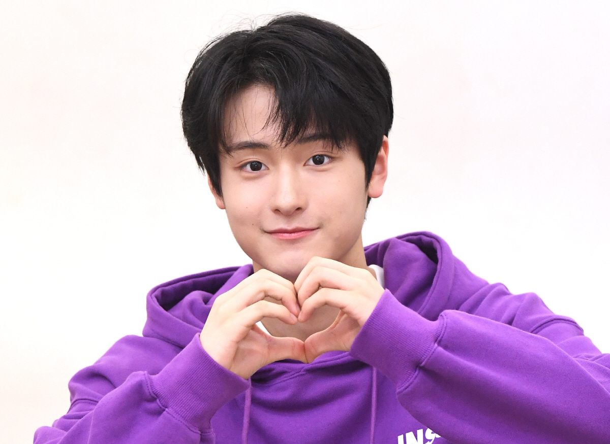 Mnet '프로듀스X101'에 출연해 많은 사랑을 받은 마루기획 연습생 이우진이 본지와 인터뷰에 앞서 포즈를 취하고 있다. 논현동=송정헌 기자 songs@sportschosun.com/2019.07.30/