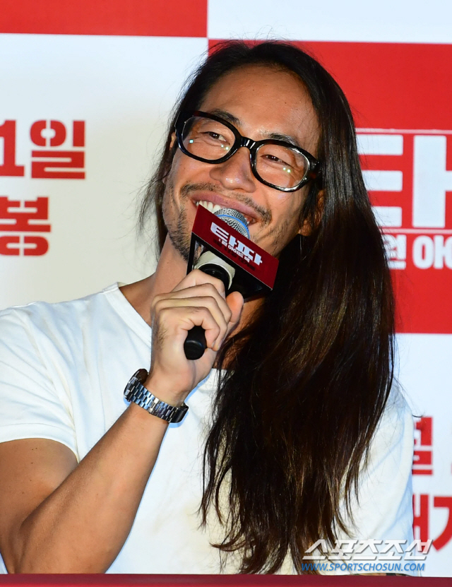 '타짜3' 류승범 "요즘 돌아다니면서 세상의 진보 느낀다"