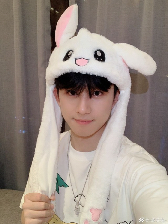 ‘진정령’ 칠배흠 사생활 논란…임신·낙태한 전 여친이 나체 사진 유출