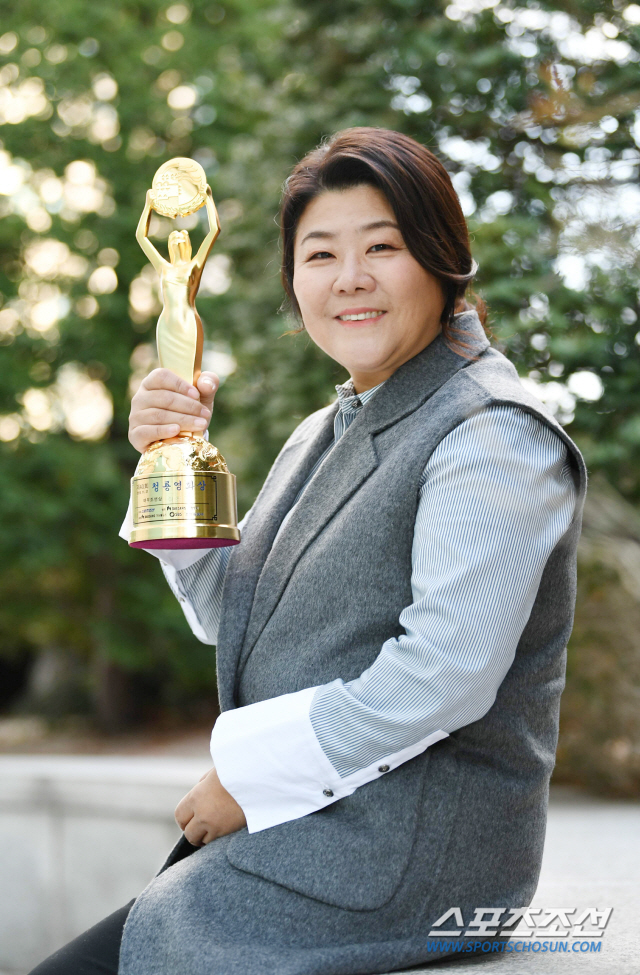 [단독]②이정은 "女조연상, '기생충'이 받을 줄 몰라..아주 조금 욕심내"(청룡 인터뷰)