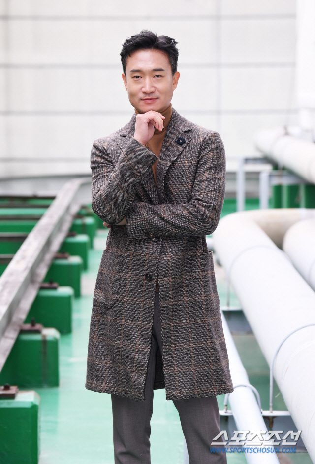 [단독]②조우진 "고생 많았던 아내에게 청룡 트로피 선물..가장 하고 싶었던 일"(청룡 인터뷰)