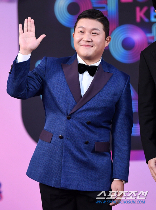 조세호, 체지방 8.7kg 감량→확 달라진 비주얼..."홀쭉해진 아기자기" [종합]