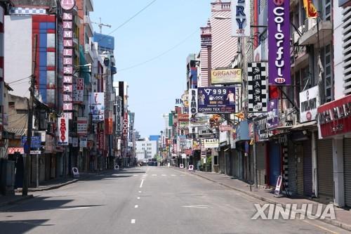 통행금지령이 내리면서 인적이 끊긴 21일 스리랑카 수도 콜롬보. [신화=연합뉴스]