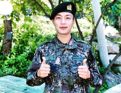 [종합] "언제나 행복하길!" 윤두준, 오늘(10일) 만기 전역→V라이브 전역식