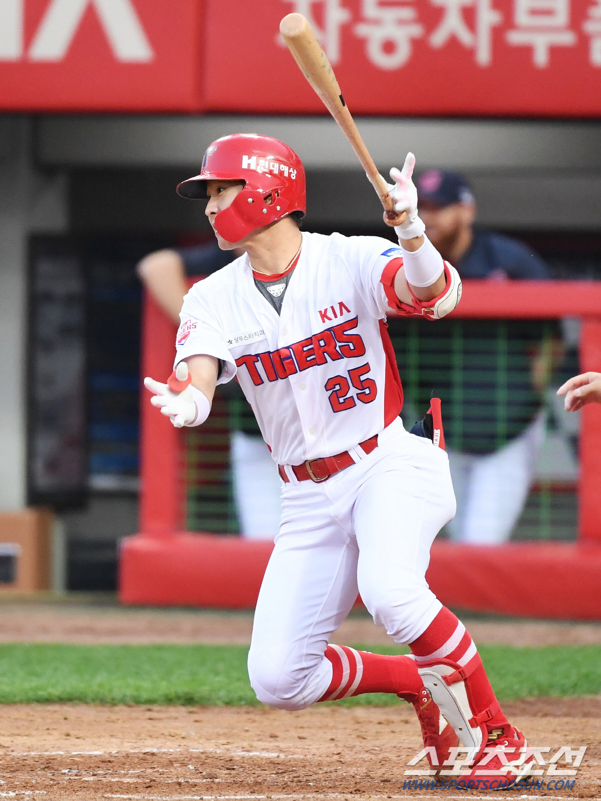 21일 광주 기아챔피언스필드에서 KBO리그 KIA 타이거즈와 롯데 자이언츠의 경기가 열렸다. 타격하고 있는 KIA 박찬호. 광주=송정헌 기자 songs@sportschosun.com/2020.05.21/