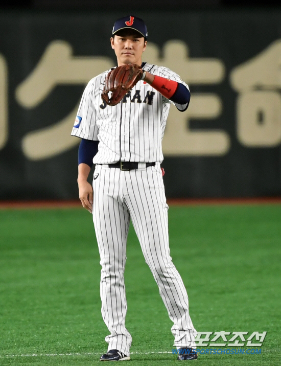 '日국대 유격수' 사카모토, 코로나19 확진+2일 경기 출전…개막 앞둔 NPB '초비상'